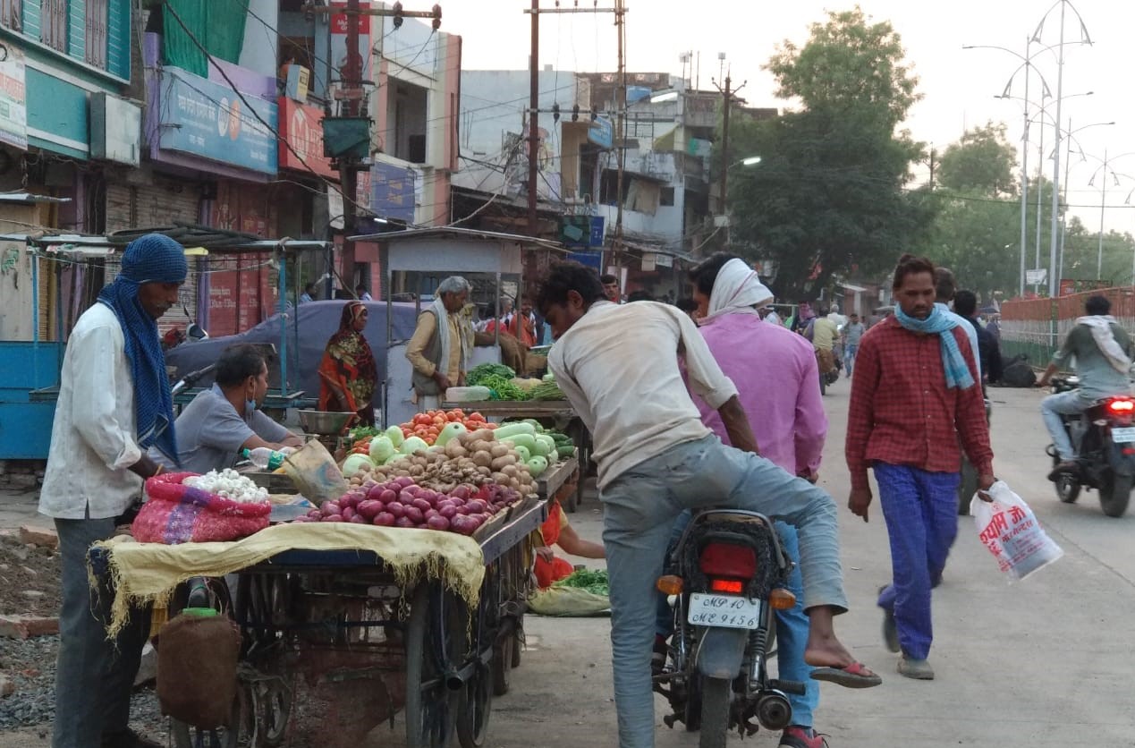 शहरी व ग्रामीण क्षेत्रों में बाहर के संक्रमित क्षेत्रों से आने वाले लोगों की लापरवाही पड़ रही भारी