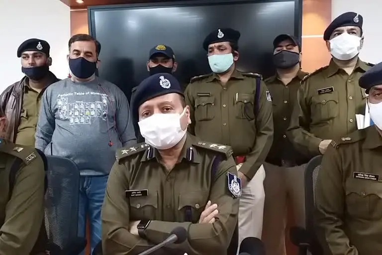 ग्वालियर में स्मैक तस्कर गिरफ्तार, तीन पुलिसकर्मियों को भी किया गया सस्पेंड