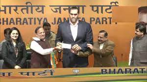 राजनीति के रिंग में उतरे WWE के पहलवान द ग्रेट खली, थामा भाजपा का दामन Wrestler  The Great Khali joins Bhartiya Janata Party in Delhi - News Nation