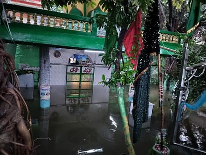 Rain in Indore broke the record of 61 years, there was six inches of rain in 1962.