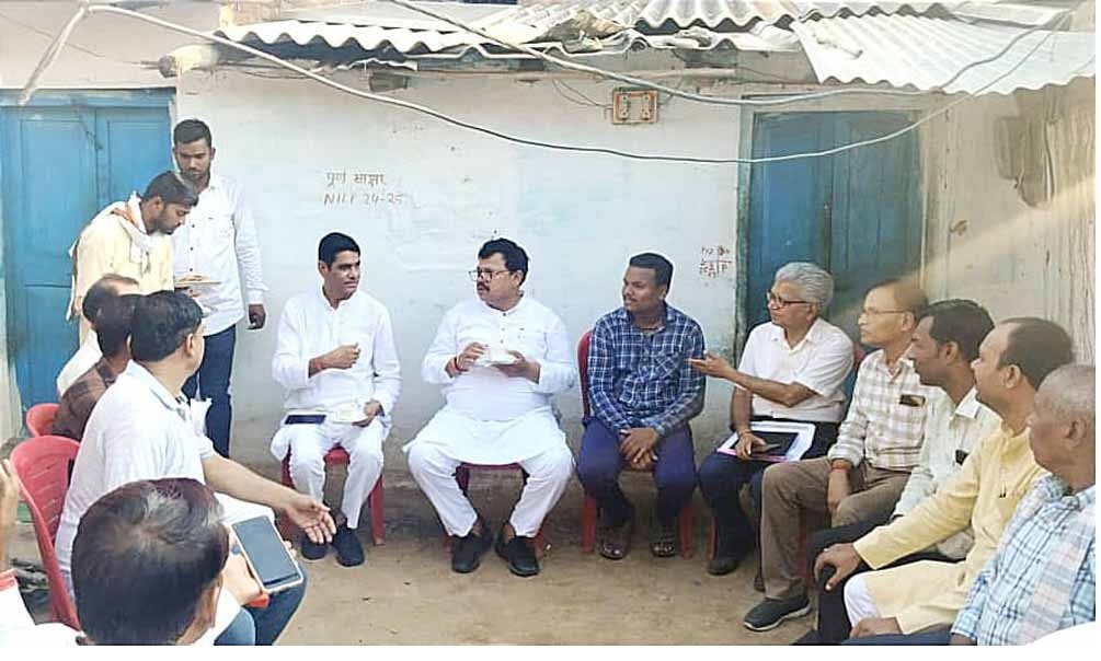 ऊर्जा मंत्री प्रद्युम्न सिंह तोमर ने मैहर जिले के भ्रमण के दौरान ग्राम अमदरा में जन चौपाल लगाई
