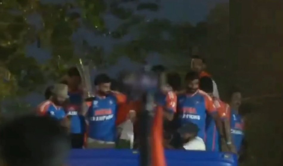 विजय जुलूस के बाद वानखेड़े स्टेडियम पहुंची भारतीय टीम, बीसीसीआई करेगा सम्मान