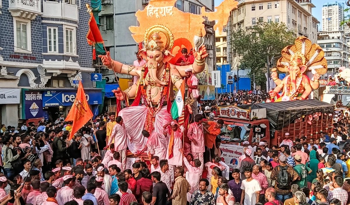 महाराष्ट्र गणपति विसर्जन: मस्जिद के पास गणेश जी मूर्ति पर फेंके गये पत्थर, मिनटों में फैल गया सांप्रदायिक तनाव, क्यों रची गयी साजिश?