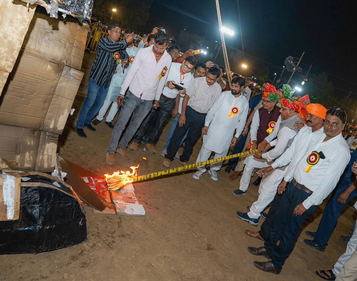 शिवराज सिंह ने बुधनी में किया रावण दहन, कहा- बुधनी मुझे प्राण से भी प्यारी, पत्नी को छोड़कर सभी नारी को मां की तरह मानो