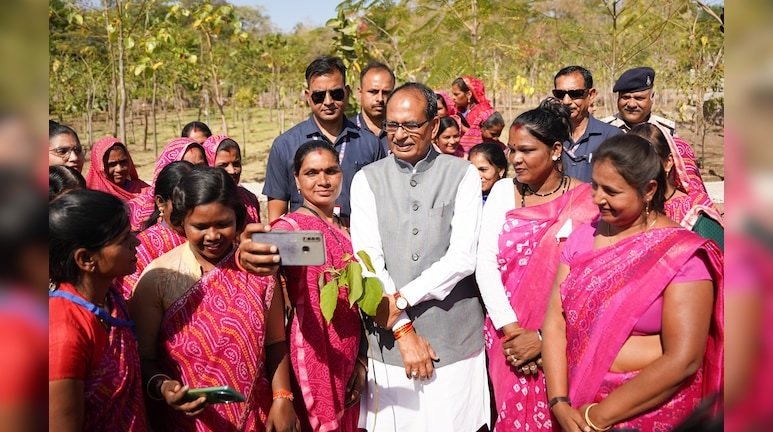 लखपति दीदी बनाने के रिकॉर्ड लक्ष्य की ओर सरकार…शिवराज बोले- बहनें खुश तो मेरी जिंदगी सफल