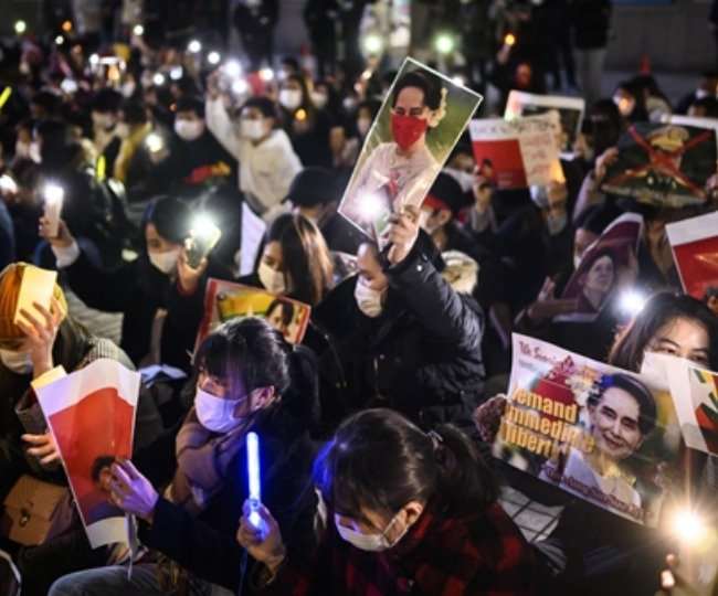 म्यांमार में तमंचे और बम लेकर सुरक्षा बलों से भिड़े प्रदर्शनकारी, सेना की कार्रवाई में 11 लोगों की मौत