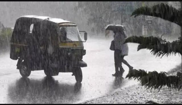 भारी बारिश और समुद्र में तेज लहरें उठने के बीच केरल में हाई अलर्ट