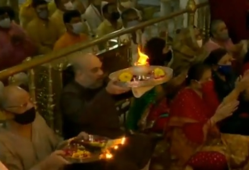 गृहमंत्री अमित शाह ने की भगवान जगन्नाथ की आरती, हाथी को खिलाया केला