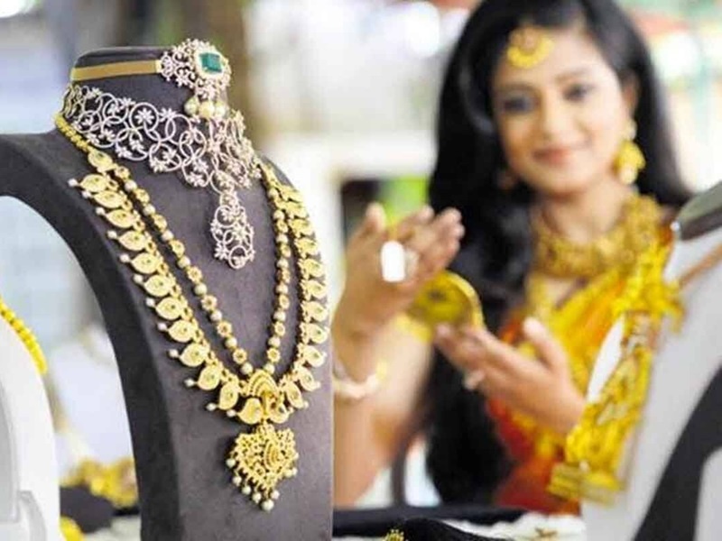 7 दिन 1100 रुपए सस्ता हुआ सोना, चांदी भी 2800 रुपए नीचे आई