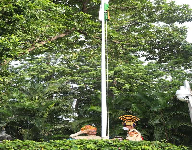 सीएम शिवराज ने फहराया तिरंगा, प्रदेश वासियों को दी स्वतंत्रता दिवस की बधाई