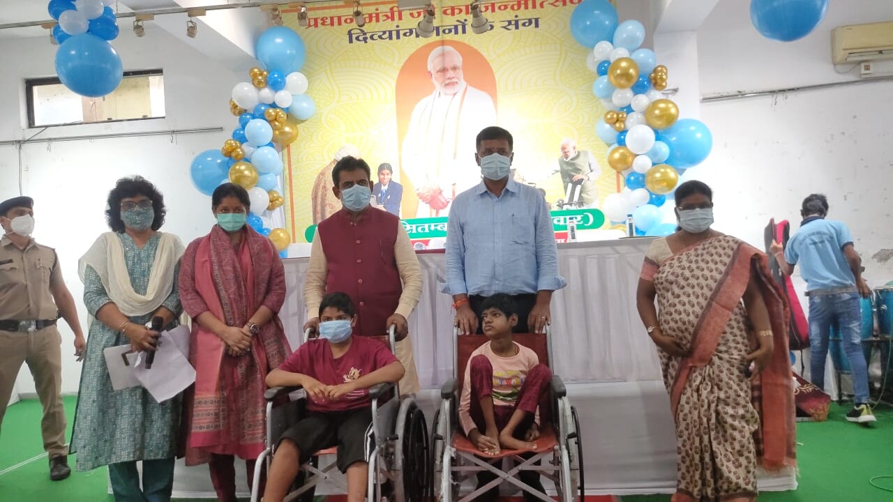 प्रधानमंत्री नरेन्द्र मोदी का जन्मोत्सव मना दिव्यांगजनो के संग