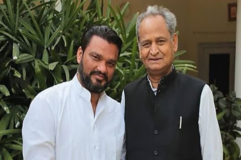 राजस्थान के सीएम गहलोत के OSD लोकेश शर्मा ने दिया इस्तीफा