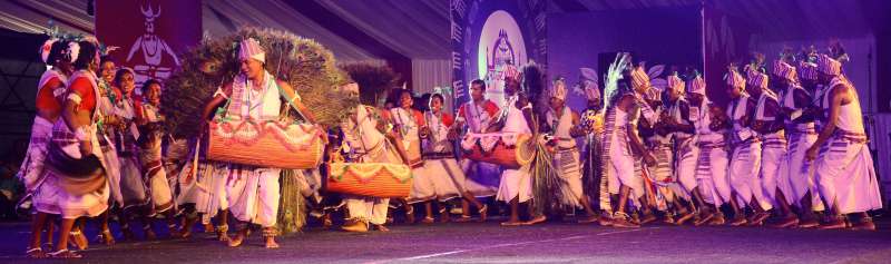 राष्ट्रीय आदिवासी लोक नृत्य महोत्सव :जन-जातियों के प्रकृति प्रेम को करमा नृत्य ने किया जीवंत