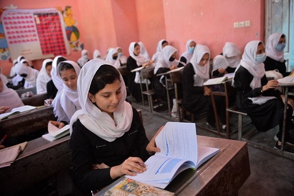 ‘लड़कियों को स्कूलों में पढ़ाई की इजाजत पर जल्द घोषणा करेगा तालिबान’