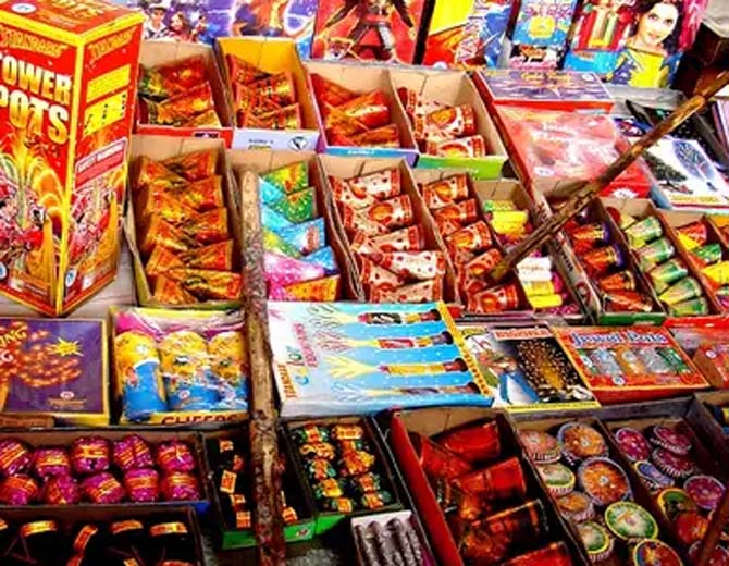 सिलिकॉन सिटी पर सजा पटाखा बाजार, दीपावली तक रहेगा गुलजार