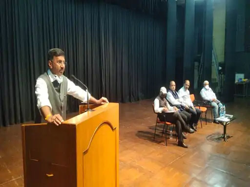 MPकोविड टीकाकरण महाअभियान-5:कलेक्टर बोले- छात्रों और उनके घर के सदस्यों को सेकंड डोज लगाने के लिए करें प्रेरित