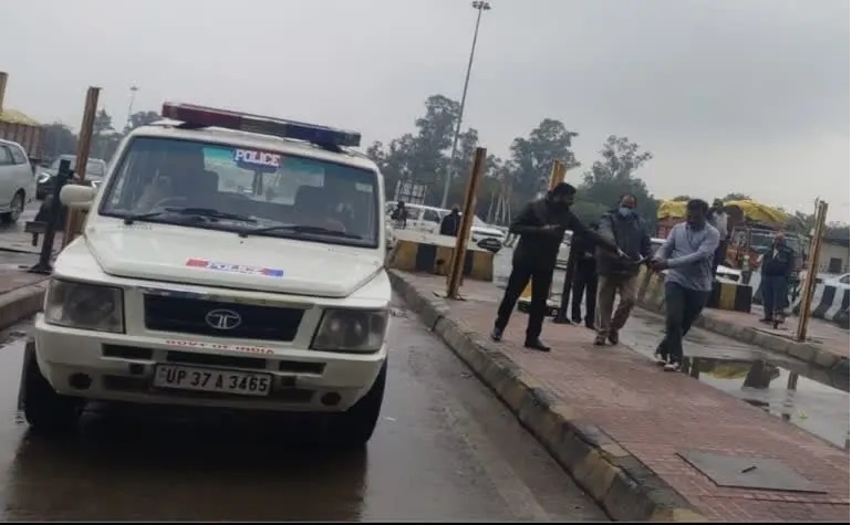 असदुद्दीन ओवैसी की गाड़ी पर फायरिंग को लेकर जांच टीम ने क्राइम सीन किया री-क्रिएट