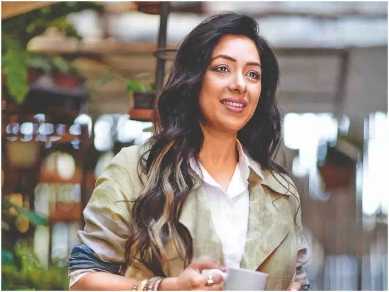 रूपाली की फीस है तीन लाख रुपए रोजाना