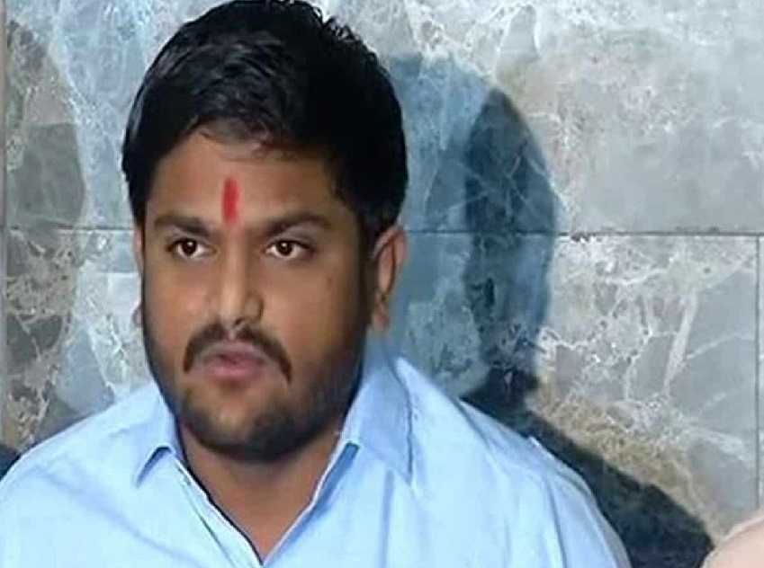 कांग्रेस से नाराज हार्दिक पटेल को मिला आप में शामिल होने का न्योता