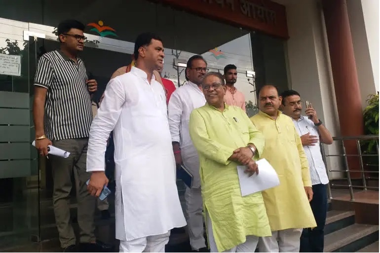 निकाय चुनाव के पहले ही मतदाता सूची को लेकर विवाद, चुनाव आयोग पहुंची BJP