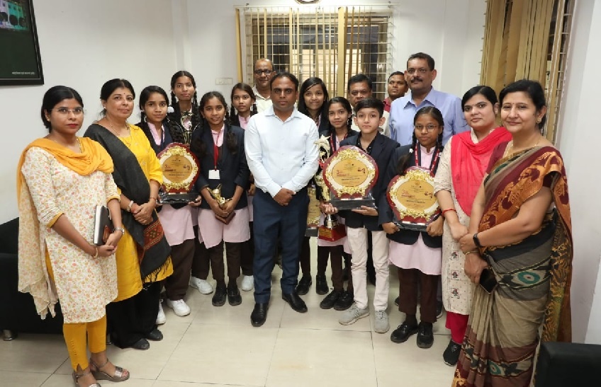 एकलव्य एवं गुरुकुल आवासीय विद्यालय इंदौर के जनजातीय बच्चों ने दिलाई मध्यप्रदेश को गौरवशाली उपलब्धि