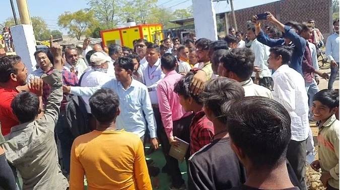 पंधाना विधायक की विकास यात्रा में लगे मुर्दाबाद के नारे, विधायक बोले- जयस का हाथ; कांग्रेस ने ये कहा