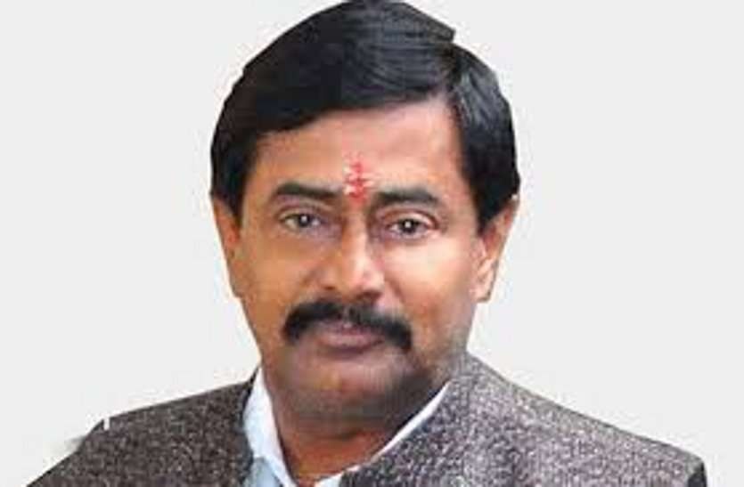 नहीं मानेंगे पूर्व मंत्री दीपक जोशी, कांग्रेस ने मौका दिया तो शिवराज को बुधनी में देंगे चुनौती