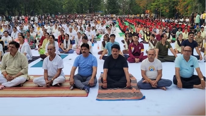 अंतरराष्ट्रीय योग दिवस के अवसर पर कालिदास अकादमी में हुआ कार्यक्रम, पीएम मोदी वर्चुअली हुए शामिल