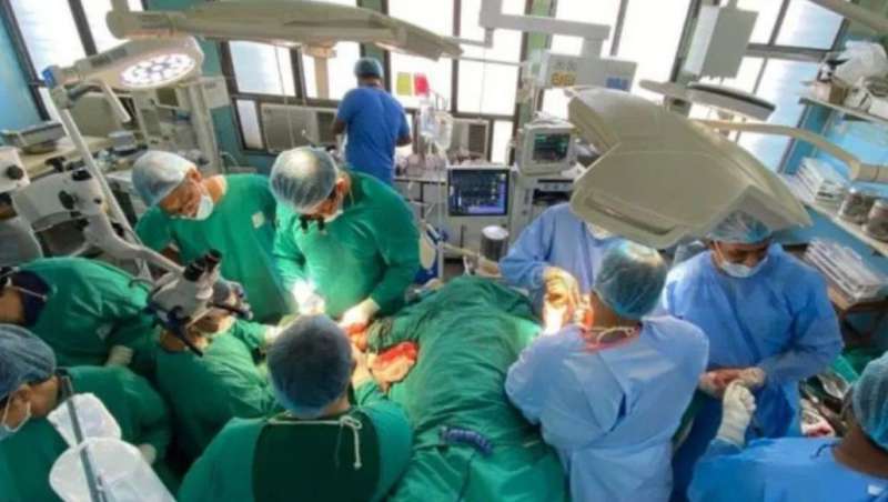 सरकारी अस्पताल में ब्रेन डेड मरीज के दोनों हाथ सर्जरी से अन्य मरीज को लगाये