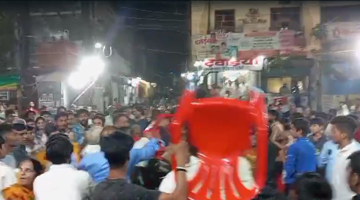 कैलाश विजयवर्गीय की सभा से पहले कुर्सी युद्ध: BJP कार्यकर्ताओं और पड़ोसियों के बीच जमकर मारपीट, प्रत्याशी के पहुंचने से पहले हुआ विवाद