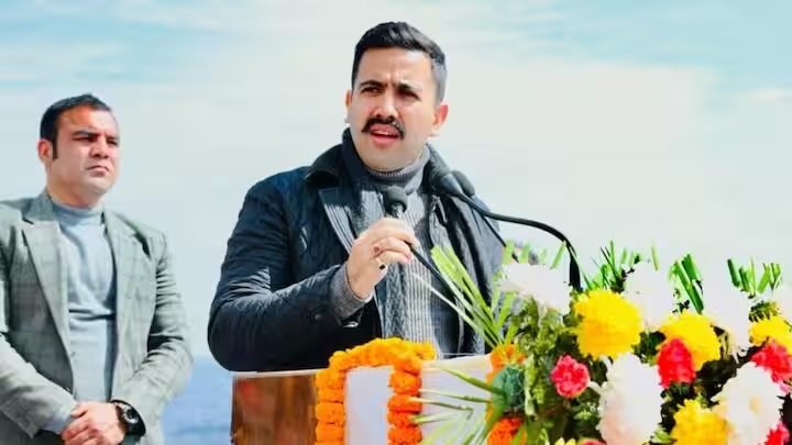 कांग्रेस के 6 बागी विधायकों के निलंबन पर विक्रमादित्य सिंह की पहली प्रतिक्रिया