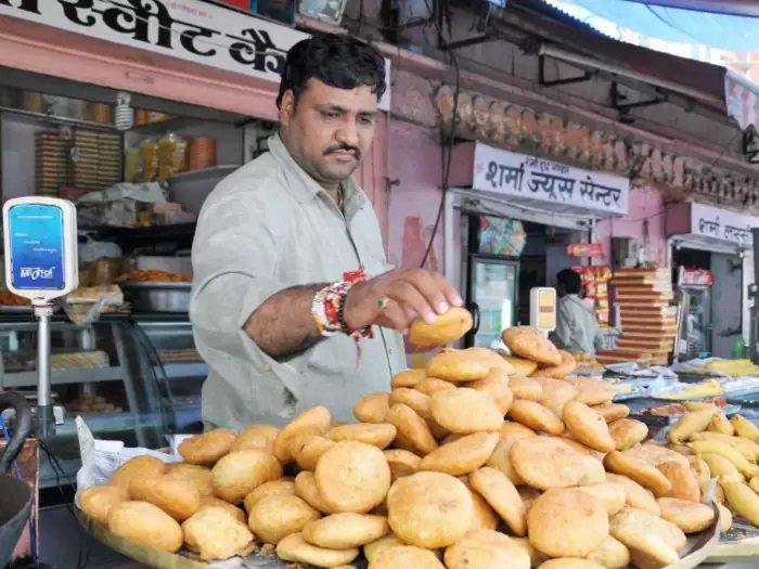 अयोध्या के दुकानदार ध्यान दें! 7 दिन में दुकानों पर लगाए नेमप्लेट, सख्त हुई योगी सरकार