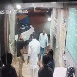 पाठक परिवार से मारपीट कर रहे समर्थकों को नेता प्रतिपक्ष चौकसे ने नहीं रोका, गेट से अंदर-बाहर करते आए नजर,भंडारी अस्पताल का नया VIDEO